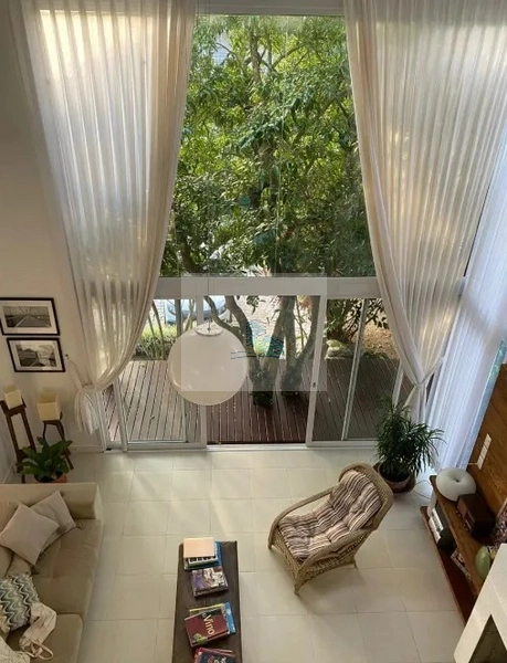 Casa com 3 quartos e 410,00m² em Sambaqui: 25ª foto da galeria de imagens do imóvel