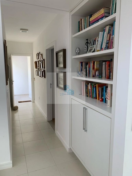 Casa com 3 quartos e 410,00m² em Sambaqui: 12ª foto da galeria de imagens do imóvel