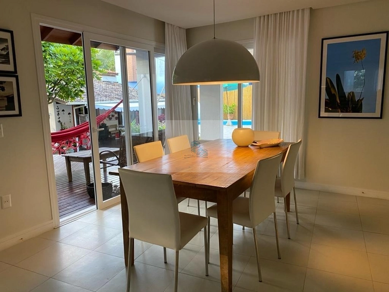 Casa com 3 quartos e 410,00m² em Sambaqui: 11ª foto da galeria de imagens do imóvel