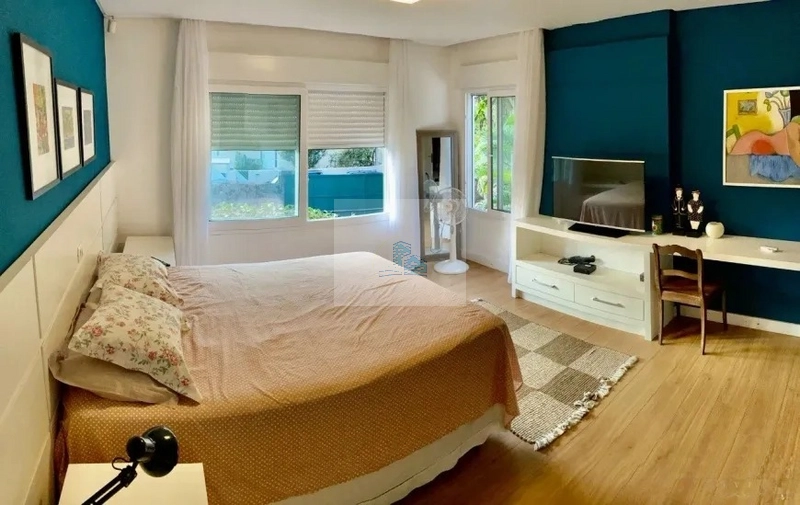 Casa com 3 quartos e 410,00m² em Sambaqui: 15ª foto da galeria de imagens do imóvel