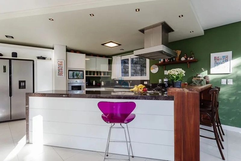 Casa com 3 quartos e 410,00m² em Sambaqui: 6ª foto da galeria de imagens do imóvel