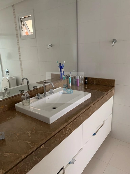 Casa com 3 quartos e 410,00m² em Sambaqui: 18ª foto da galeria de imagens do imóvel