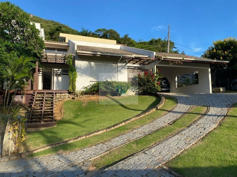 Casa com 3 quartos e 410,00m² em Sambaqui: 41ª foto da galeria de imagens do imóvel