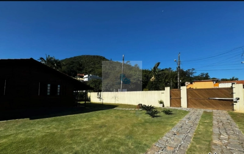 Terreno à venda no bairro Sambaqui área de 720m2: 2ª foto da galeria de imagens do imóvel