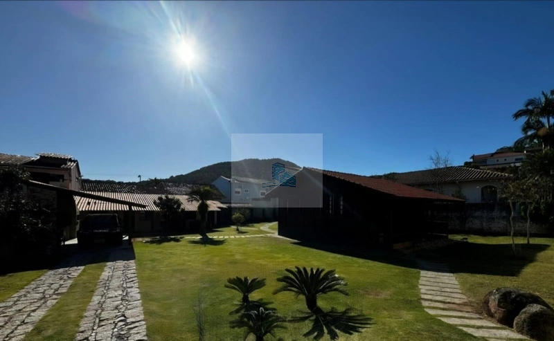 Terreno à venda no bairro Sambaqui área de 720m2: 1ª foto da galeria de imagens do imóvel