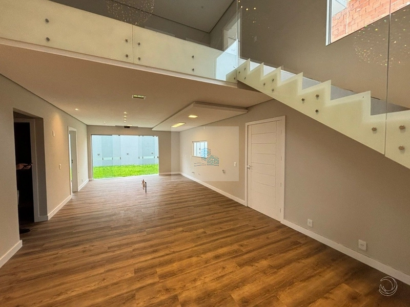 Casa Residencial de 245m² com 4 Quartos na Pedra Branca: 1ª foto da galeria de imagens do imóvel