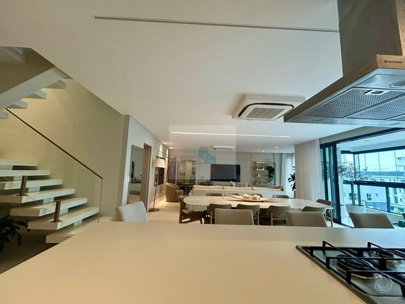 Apartamento duplex de 4 suítes em Jurerê: 3ª foto da galeria de imagens do imóvel