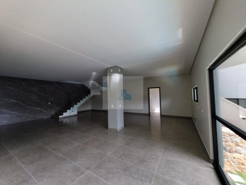 Casa com 360m² e 3 suítes no Córrego Grande: 3ª foto da galeria de imagens do imóvel