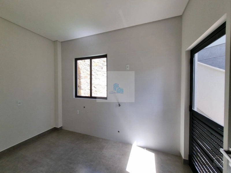 Casa com 360m² e 3 suítes no Córrego Grande: 9ª foto da galeria de imagens do imóvel