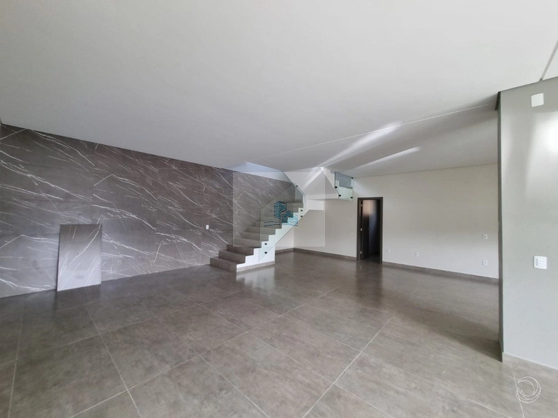 Casa com 360m² e 3 suítes no Córrego Grande: 1ª foto da galeria de imagens do imóvel