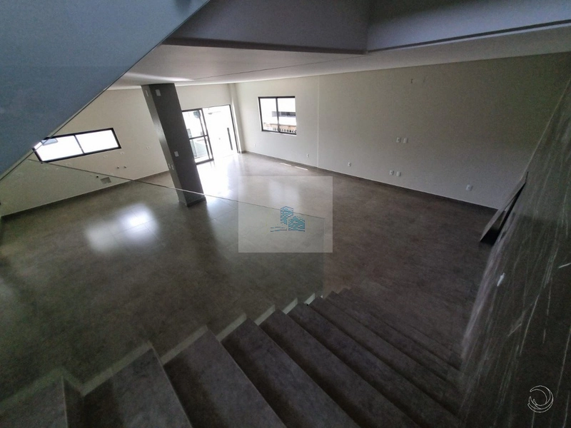 Casa com 360m² e 3 suítes no Córrego Grande: 5ª foto da galeria de imagens do imóvel