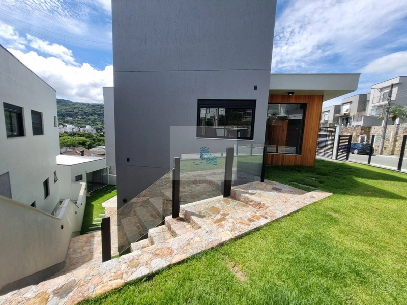 Casa com 360m² e 3 suítes no Córrego Grande: 21ª foto da galeria de imagens do imóvel