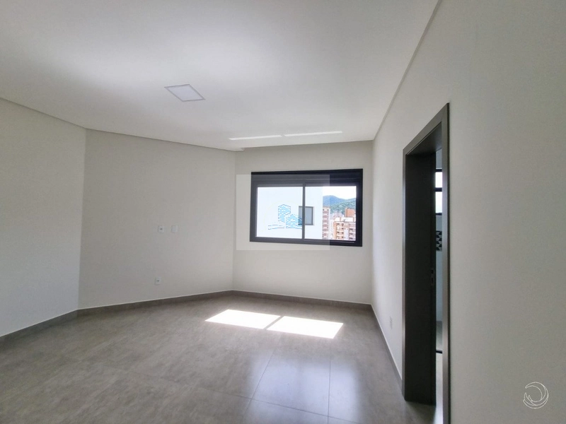Casa com 360m² e 3 suítes no Córrego Grande: 12ª foto da galeria de imagens do imóvel