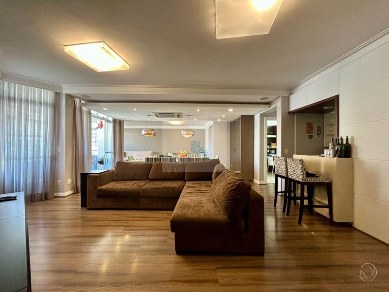 Apartamento de 226m² com 4 Quartos no Centro: 5ª foto da galeria de imagens do imóvel