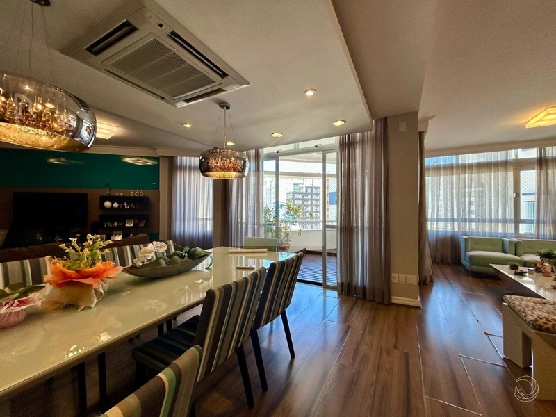Apartamento de 226m² com 4 Quartos no Centro: 2ª foto da galeria de imagens do imóvel