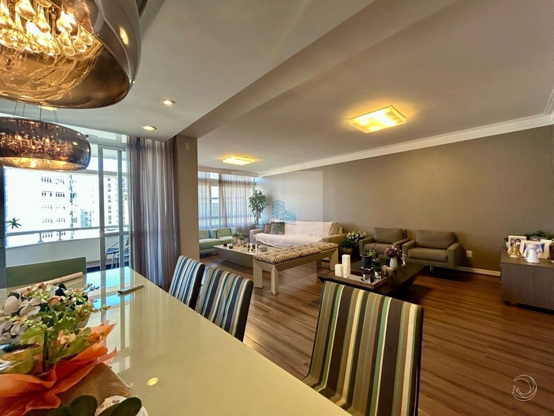 Apartamento de 226m² com 4 Quartos no Centro: 3ª foto da galeria de imagens do imóvel
