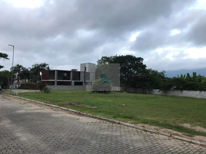 Terreno com 451,67m² em condomínio fechado no bairro Ratones: 1ª foto da galeria de imagens do imóvel