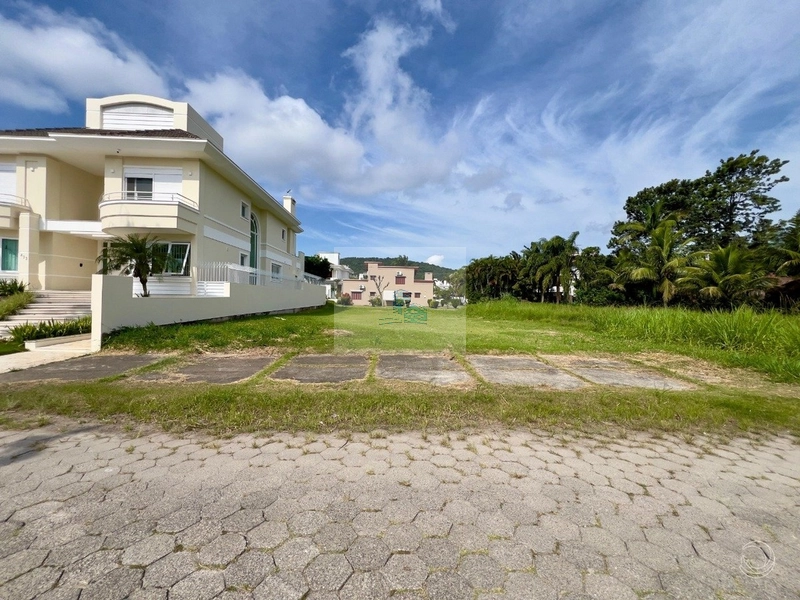 Terreno com 450m²próximo do mar em Jurerê: 2ª foto da galeria de imagens do imóvel
