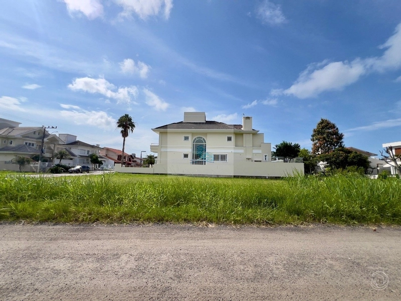 Terreno com 450m²próximo do mar em Jurerê: 6ª foto da galeria de imagens do imóvel