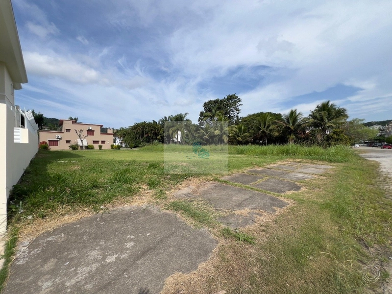 Terreno com 450m²próximo do mar em Jurerê: 7ª foto da galeria de imagens do imóvel