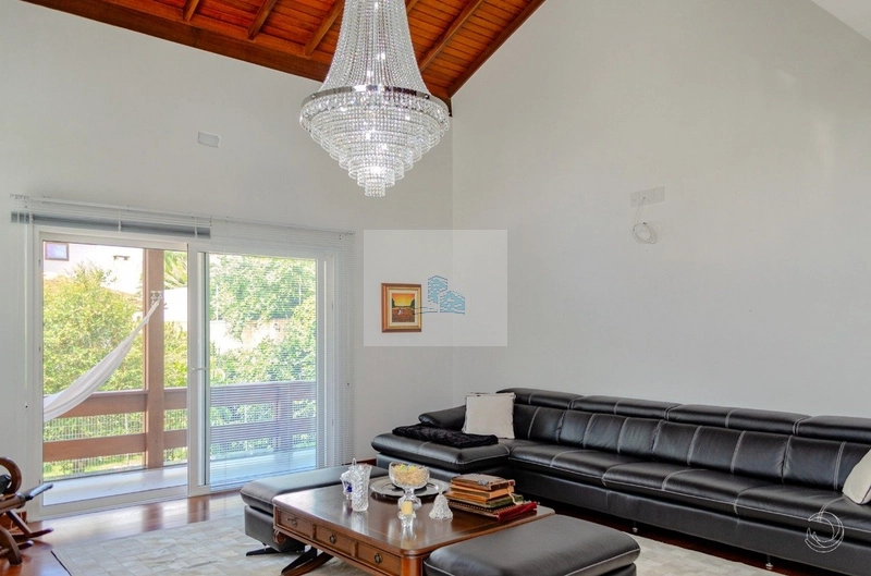 Casa de 507,06m² com 4 quartos sendo3 suítes no Itacorubi: 3ª foto da galeria de imagens do imóvel