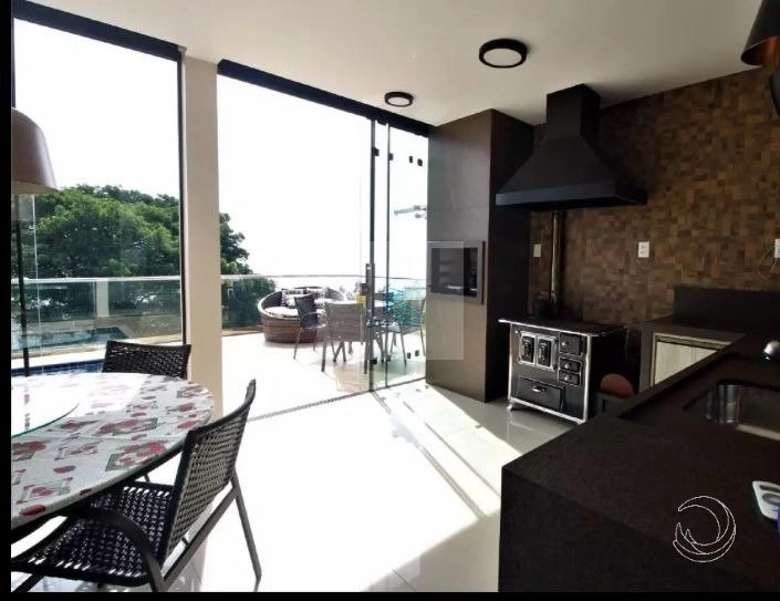 Casa de 370m² com 4 quartos sendo 2 suítes no Centro: 6ª foto da galeria de imagens do imóvel