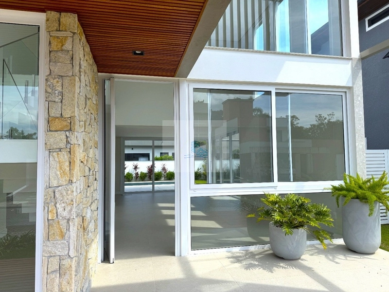 Casa de 341,60m² com 4 suítes em Ratones: 4ª foto da galeria de imagens do imóvel