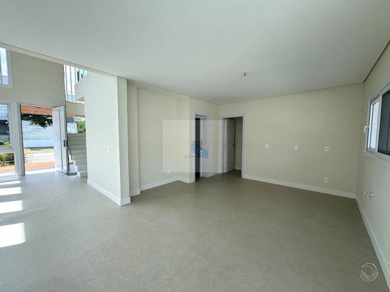 Casa de 341,60m² com 4 suítes em Ratones: 5ª foto da galeria de imagens do imóvel