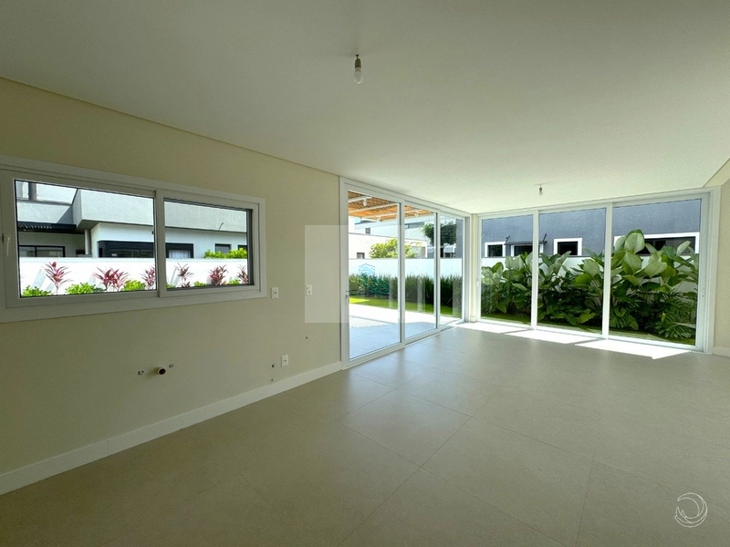 Casa de 341,60m² com 4 suítes em Ratones: 13ª foto da galeria de imagens do imóvel