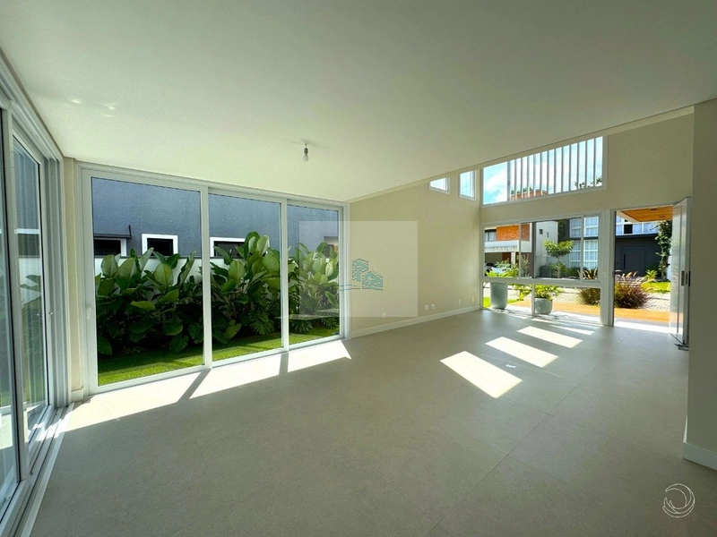 Casa de 341,60m² com 4 suítes em Ratones: 6ª foto da galeria de imagens do imóvel