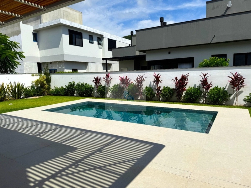 Casa de 341,60m² com 4 suítes em Ratones: 14ª foto da galeria de imagens do imóvel