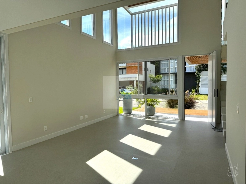 Casa de 341,60m² com 4 suítes em Ratones: 8ª foto da galeria de imagens do imóvel