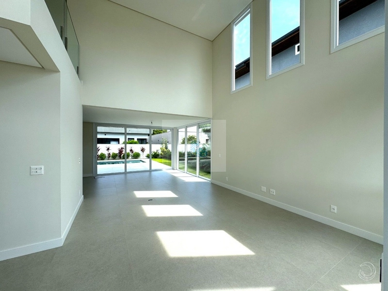 Casa de 341,60m² com 4 suítes em Ratones: 2ª foto da galeria de imagens do imóvel
