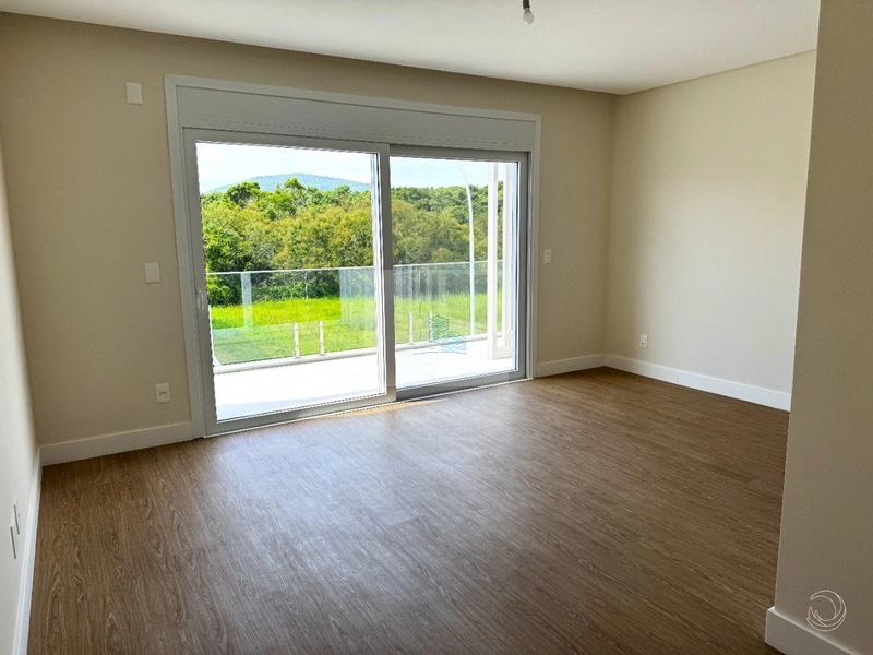 Casa de 341,60m² com 4 suítes em Ratones: 23ª foto da galeria de imagens do imóvel