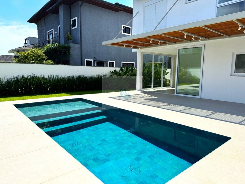 Casa de 341,60m² com 4 suítes em Ratones: 1ª foto da galeria de imagens do imóvel