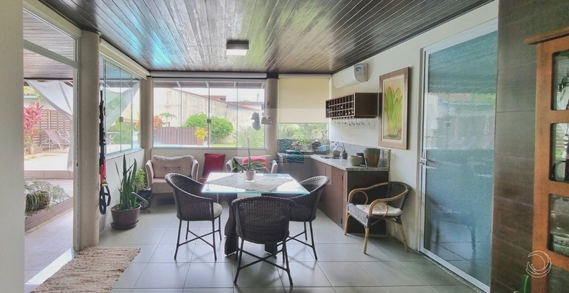 Casa com 4 quartos sendo 1 suíte no Córrego Grande: 3ª foto da galeria de imagens do imóvel