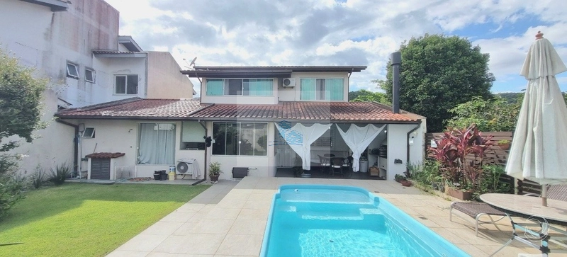 Casa com 4 quartos sendo 1 suíte no Córrego Grande: 10ª foto da galeria de imagens do imóvel