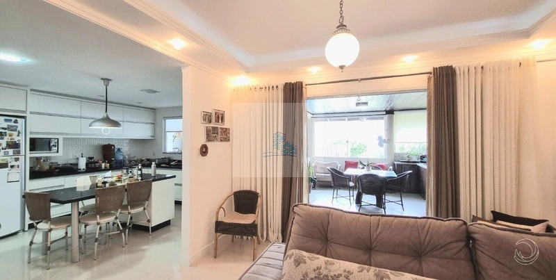 Casa com 4 quartos sendo 1 suíte no Córrego Grande: 2ª foto da galeria de imagens do imóvel