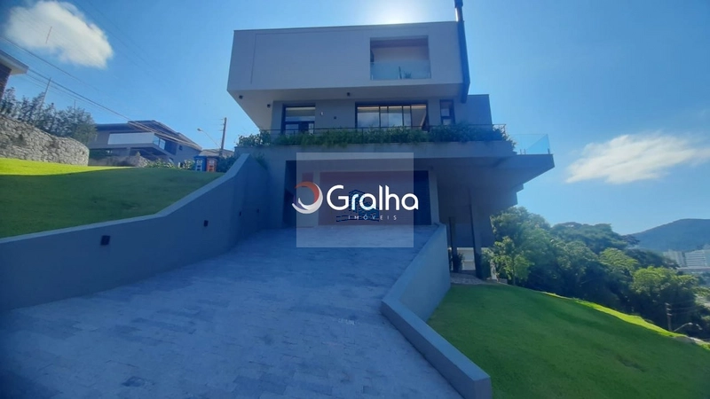 Casa à venda 4 suítes em Florianópolis - Cond Roland Garros: 3ª foto da galeria de imagens do imóvel