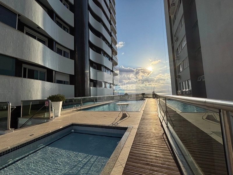 Apartamento de 211m² com 4 suítes na Agronômica: 38ª foto da galeria de imagens do imóvel