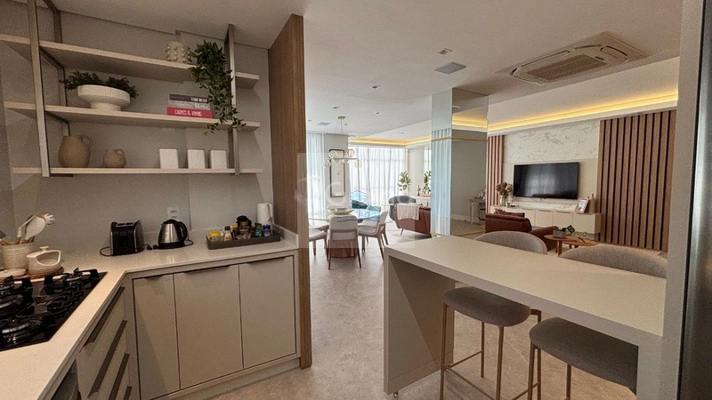 Apartamento de 211m² com 4 suítes na Agronômica: 11ª foto da galeria de imagens do imóvel