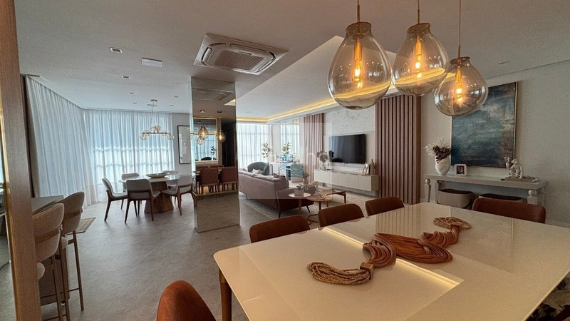 Apartamento de 211m² com 4 suítes na Agronômica: 3ª foto da galeria de imagens do imóvel