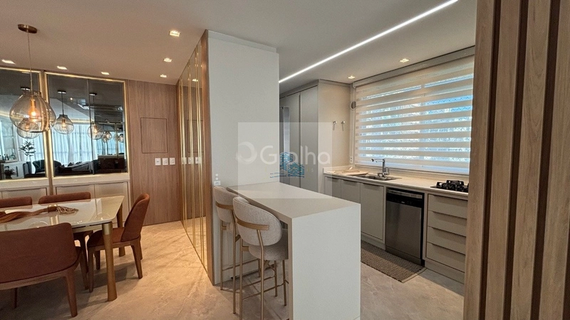 Apartamento de 211m² com 4 suítes na Agronômica: 8ª foto da galeria de imagens do imóvel