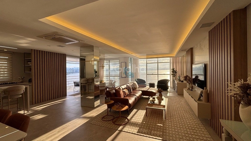 Apartamento de 211m² com 4 suítes na Agronômica: 13ª foto da galeria de imagens do imóvel