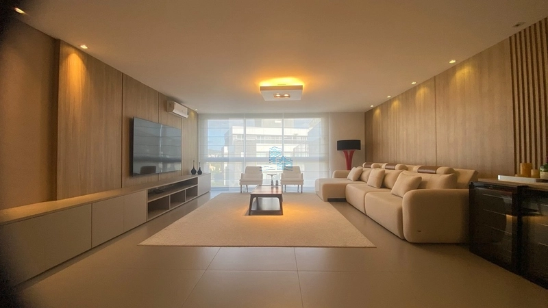 Apartamento com 3 suítes no bairro Jurerê Internacional: 1ª foto da galeria de imagens do imóvel