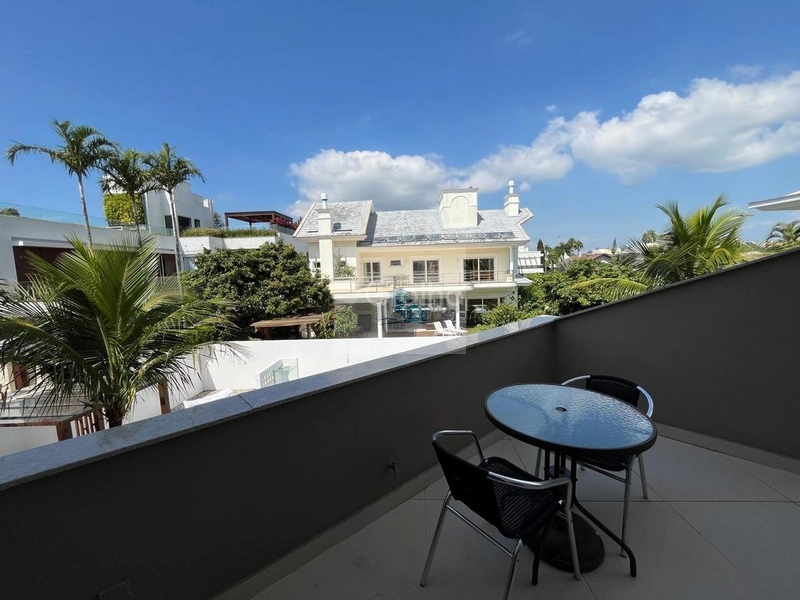 Casa de 551m² com 5 suítes em Jurerê: 25ª foto da galeria de imagens do imóvel