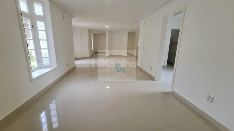 Casa Residencial de 317m² com 4 quartos no Centro: 1ª foto da galeria de imagens do imóvel