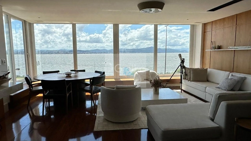 Apartamento de 205m² com 3 suítes na Agronômica: 3ª foto da galeria de imagens do imóvel