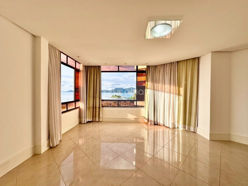 Apartamento de 206m² com 4 quartos sendo 2 suítes na Agronômica: 3ª foto da galeria de imagens do imóvel