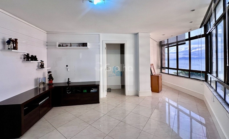 Apartamento de 206m² com 4 quartos sendo 2 suítes na Agronômica: 11ª foto da galeria de imagens do imóvel